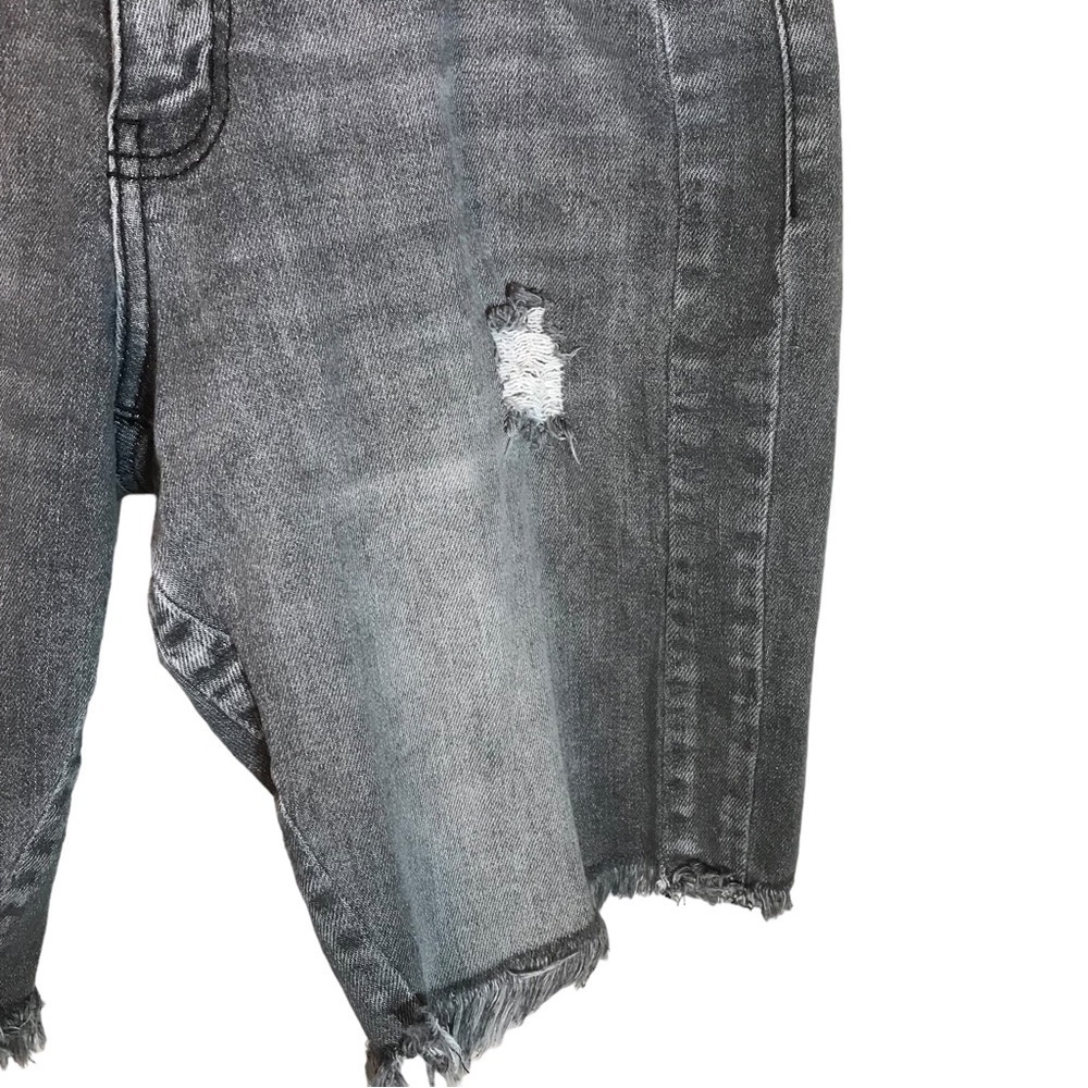 Kancan bermuda shorts 9/28 gray fringed hem  stretch distressed 10” inseam - Picture 3 of 9